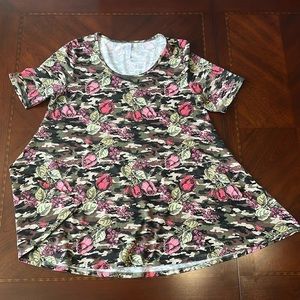 LuLaRoe Perfect T shirt Camo with roses GC Size M 12-18